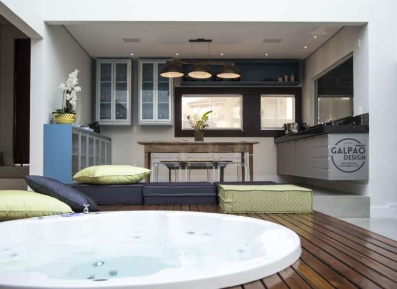 32. Spa redondo em terra&ccedil;o. Projeto de Galp&atilde;o Design