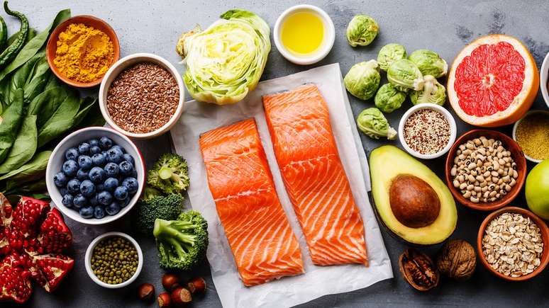 A maioria das pessoas pode obter todas as vitaminas e minerais que necessita a partir de uma dieta equilibrada