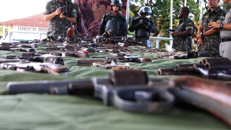 Pesquisa do Datafolha apontou que 55% da população rejeita a posse de armas; na foto, campanha de desarmamento realizada em Alagoas em 2014