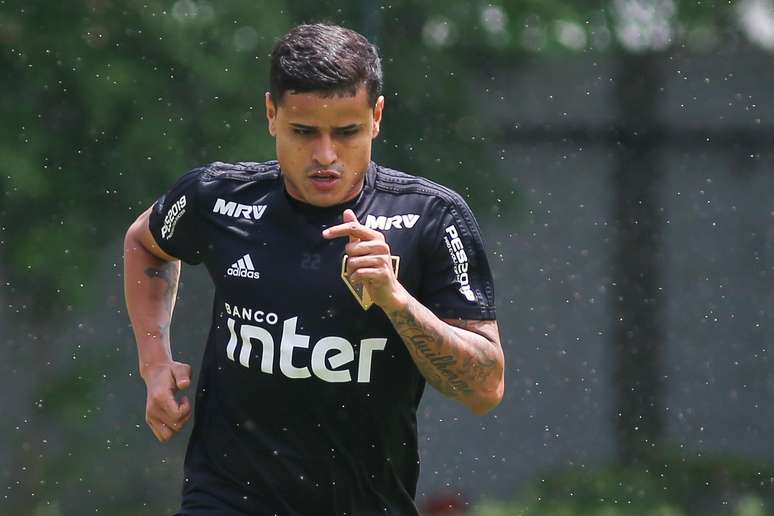 Everton voltou a treinar com bola no São Paulo