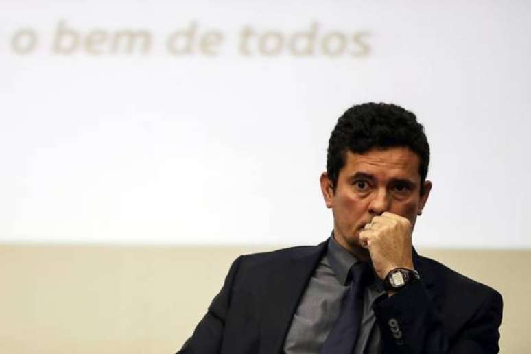 Moro afirma que 'refletirá' sobre convite de Bolsonaro