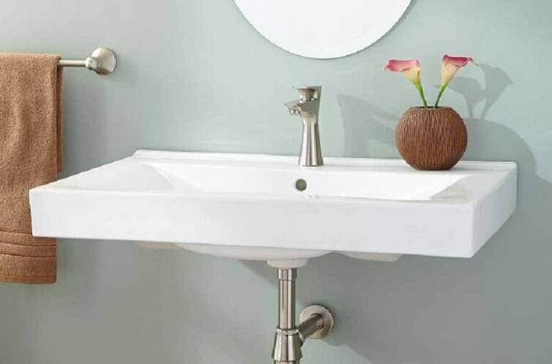 40- Cuba para banheiro de parede é ideal para ambientes pequenos. Fonte: Pinterest