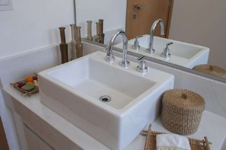 52- As cubas para banheiro podem ter metais com misturador para água fria ou quente. Fonte: Ana Spagnuolo & Marcos Ribeiro