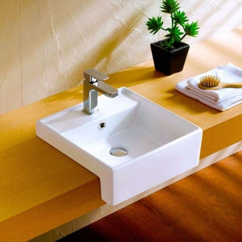 60- Cubas para banheiro de semi encaixe deixam a ambiente com um visual moderno. Fonte: Pinterest