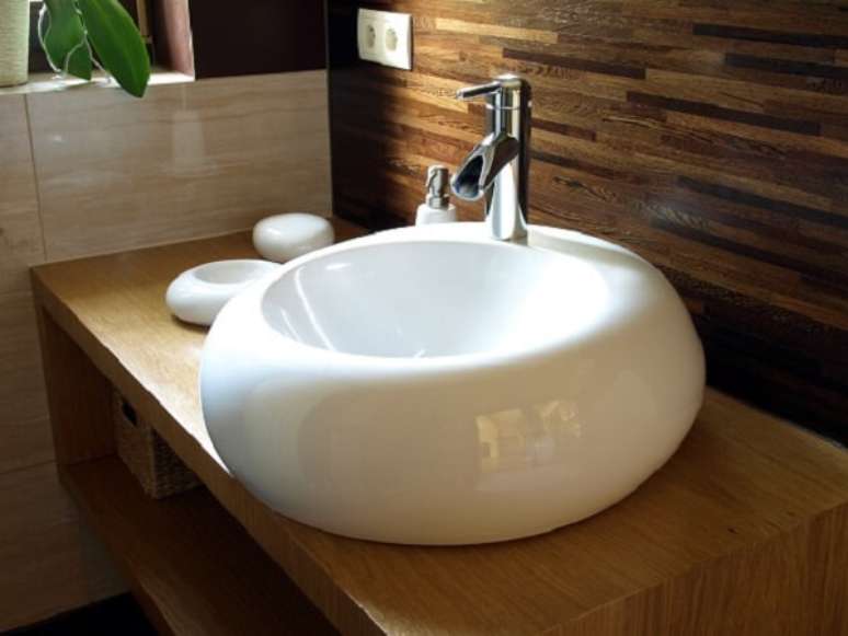 59- As cubas para banheiro com formato diferenciado são ideais para ambientes sofisticados. Fonte: Zap em Casa