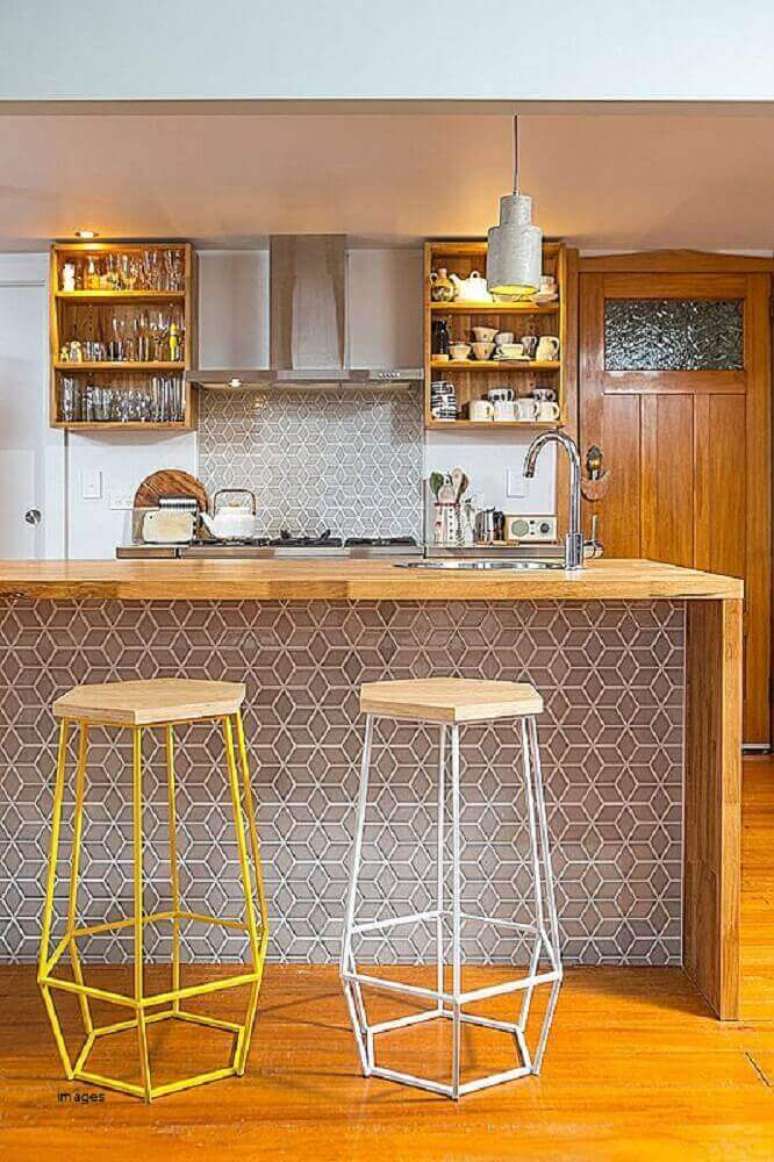 15. As banquetas para cozinha podem se tornar o grandes destaque da decoração desse ambiente – Foto: Pinterest