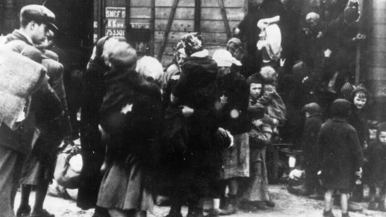 Os pais de Ruth Westheimer foram mortos pelo nazismo no campo de Auschwitz