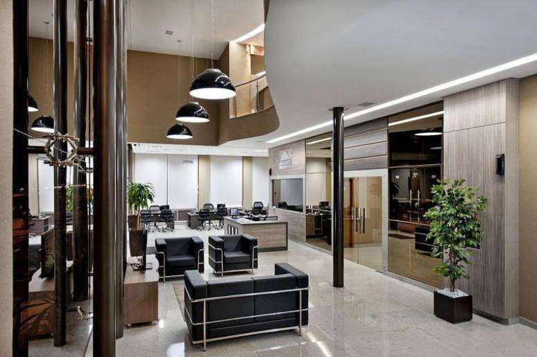 29. Ambiente comercial com um espa&ccedil;o elegante e confort&aacute;vel com &aacute;rea superior