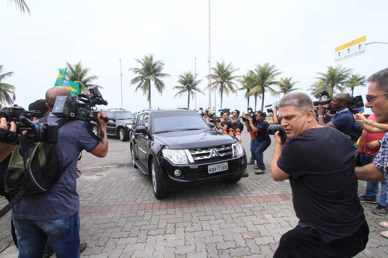 Juiz federal Sergio Moro, da 13ª Vara Federal de Curitiba, chega à casa do presidente eleito Jair Bolsonaro (PSL) na Barra da Tijuca, Zona Oeste do Rio de Janeiro (RJ), na manhã desta quinta-feira (1)