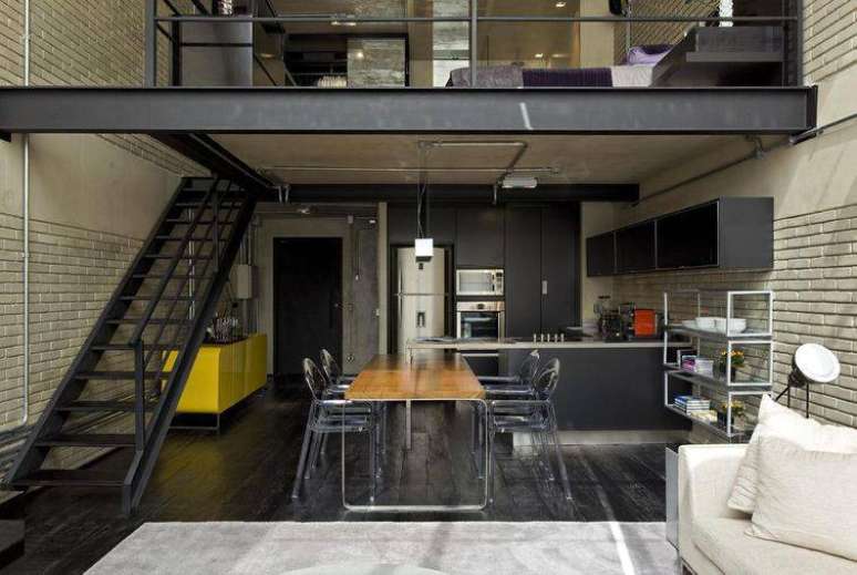 3. Loft estilo industrial com o quarto no mezanino