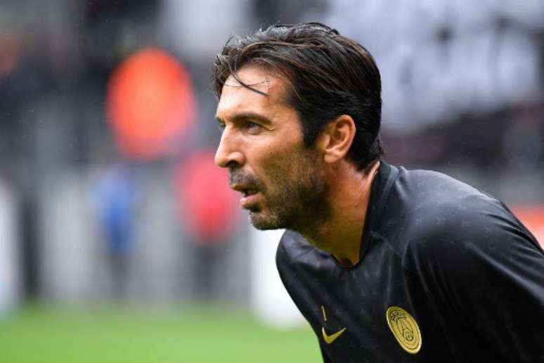 Último jogo de Buffon foi diante do Lyon, no dia 7 de outubro (Foto: Damien Mayer / AFP)