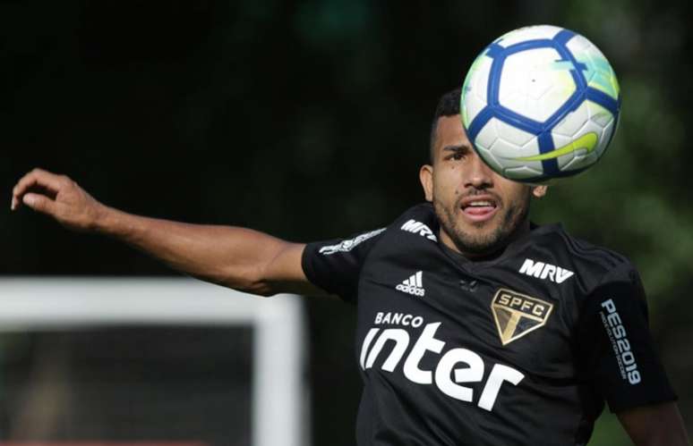 Jogador chegou ao clube do Morumbi durante a parada da Copa do Mundo (Rubens Chiri/saopaulofc.net)