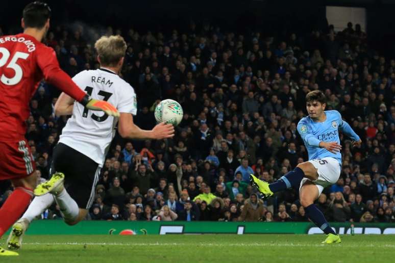 Díaz foi o cara do jogo desta quinta-feira (Foto: LINDSEY PARNABY / AFP)