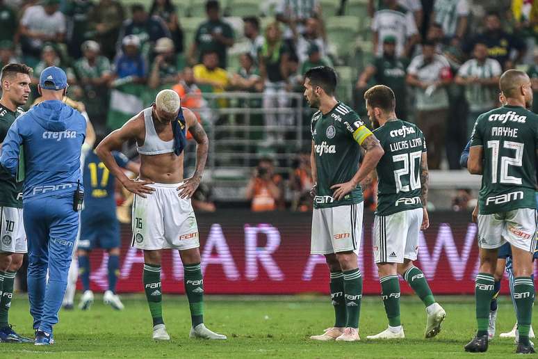 Jogadores do Palmeiras se mostram desolados após a eliminação para o Boca Juniors na Copa Libertadores da América 2018