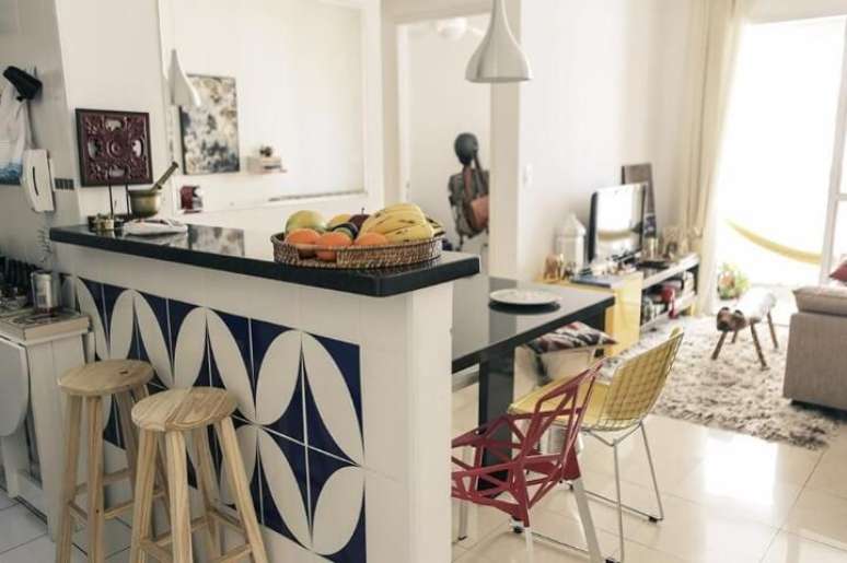 Prateleira suspensa: 55 modelos lindos e como fazer a sua  Decoração de  cozinha simples, Decoração cozinha apartamento pequeno, Decoração cozinha  pequena simples