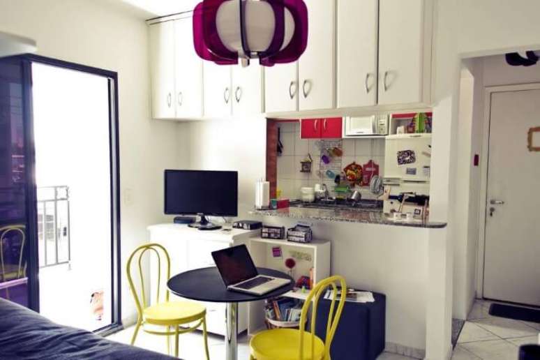 34. Apartamento pequeno decorado com ambientes integrados. Projeto de Casa Aberta