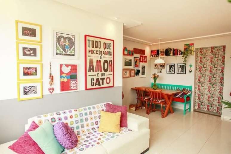 24. O piso e a cor das paredes s&atilde;o os respons&aacute;veis pela impress&atilde;o de continuidade nesse projeto de Casa Aberta