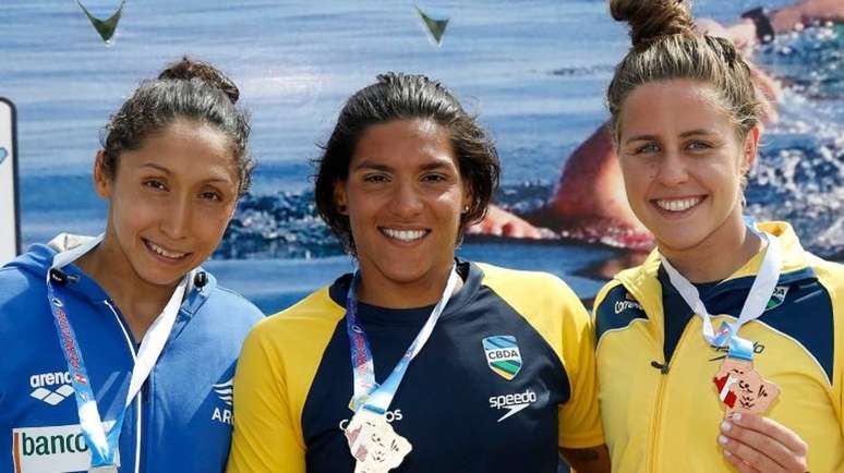 Ana Marcela Cunha (centro) foi campeão da prova de 10 km