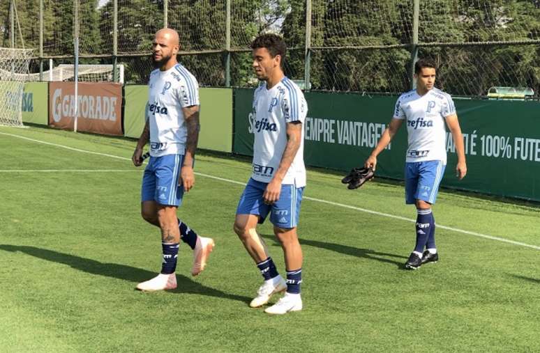 Marcos Rocha e Jean realizaram o aquecimento com o elenco sem aparentar nenhum incômodo (Thiago Ferri)