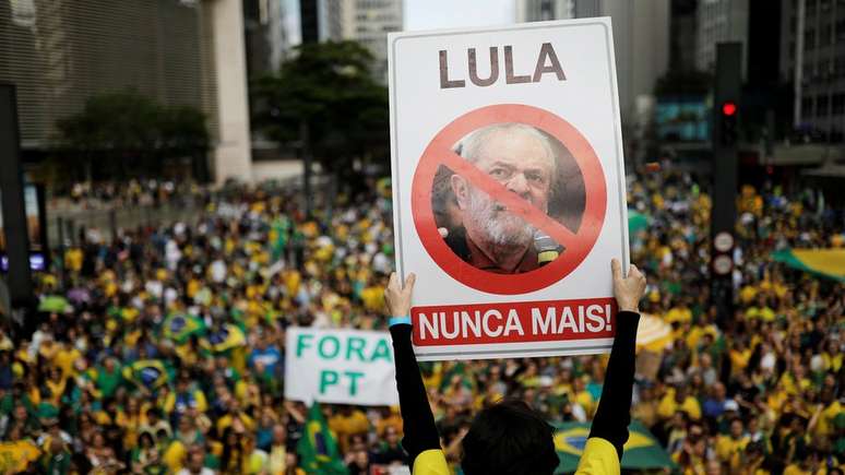 Para Morozov, o PT avaliou mal o tamanho da ira pública contra o partido; na imagem, manifestação de apoio a Bolsonaro dia 21 de outubro