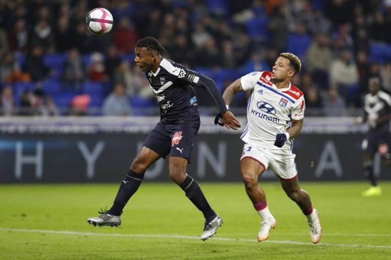 Depay não conseguiu jogar bem e Lyon sofreu em casa (Foto: ALEX MARTIN / AFP)