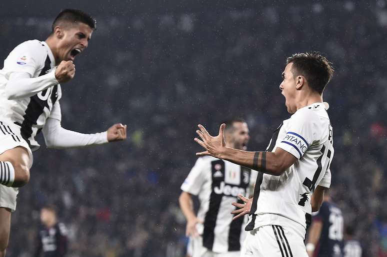 Paulo Dybala, da Juventus, comemora gol contra o Cagliari pela 11ª rodada do Campeonato Italiano Série A 2018/2019