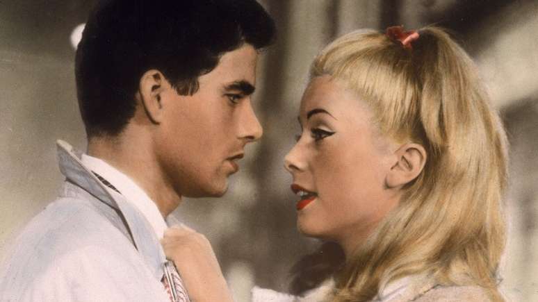 Nino Castelnuovo e Catherine Deneuve protagonizam 'Os Guarda-Chuvas do Amor', de Jacques Demy