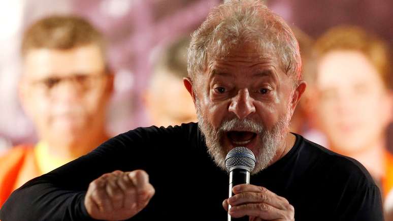 Fazer pontes entre Lula e outros presidentes da história se tornou muito difícil, diz professor de história