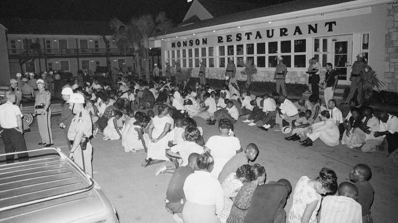 Centenas de ativistas foram detidos, chegou a faltar espa&ccedil;o nas delegacias para abrig&aacute;-los