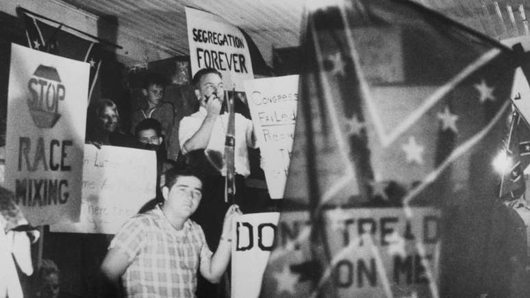 Os grupos de supremacistas brancos na Fl&oacute;rida aterrorizavam a popula&ccedil;&atilde;o negra