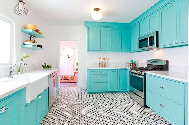 8. O azul turquesa é perfeito para quem quer um estilo retrô de decoração para cozinha – Foto: Behance