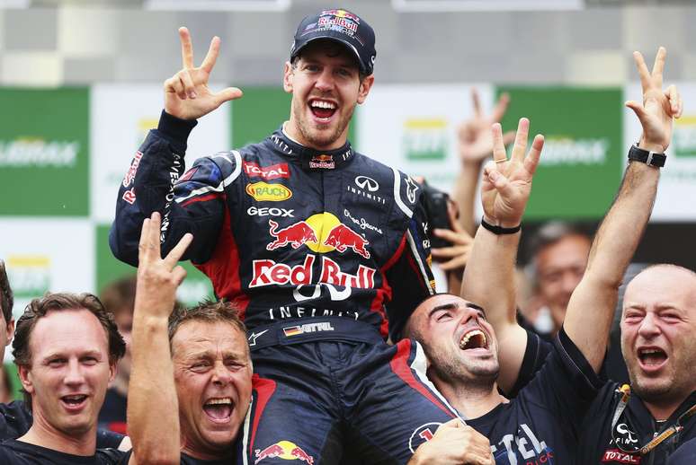 Vettel comemora o tricampeonato em Interlagos