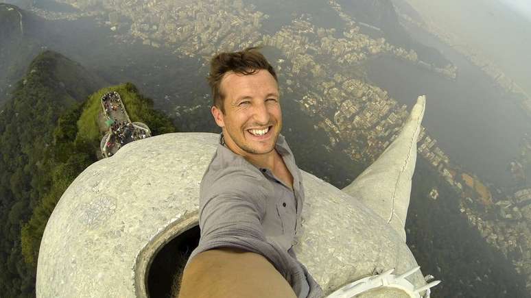 Lee fez uma selfie no topo do Cristo Redentor, e isso ajudou a chamar atenção pra o negócio