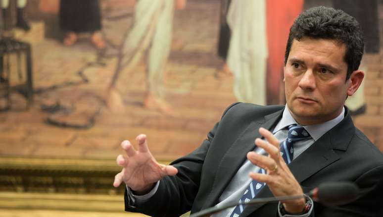 Para Carvalho, mero convite para juiz Sergio Moro integrar governo Bolsonaro, aceito na quinta-feira, confirma sua "parcialidade" no julgamento do ex-presidente