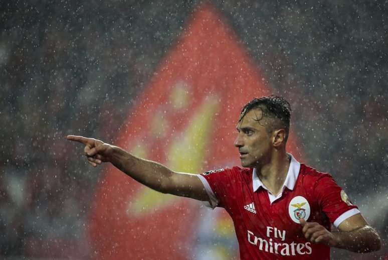 O atacante Jonas é o principal nome do Benfica (Foto: CARLOS COSTA / AFP)