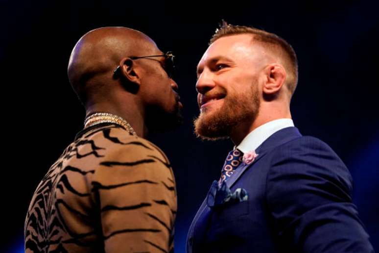 Conor McGregor fez provocações a Mayweather após acerto do americano com o Rizin (Foto: Getty Images)