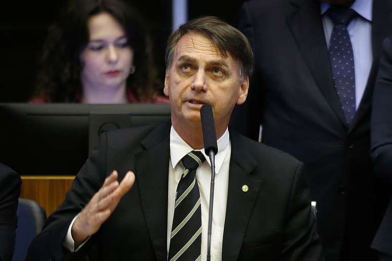  O presidente eleito Jair Bolsonaro (PSL) discursa durante sessão especial realizada no Congresso Nacional, em Brasília