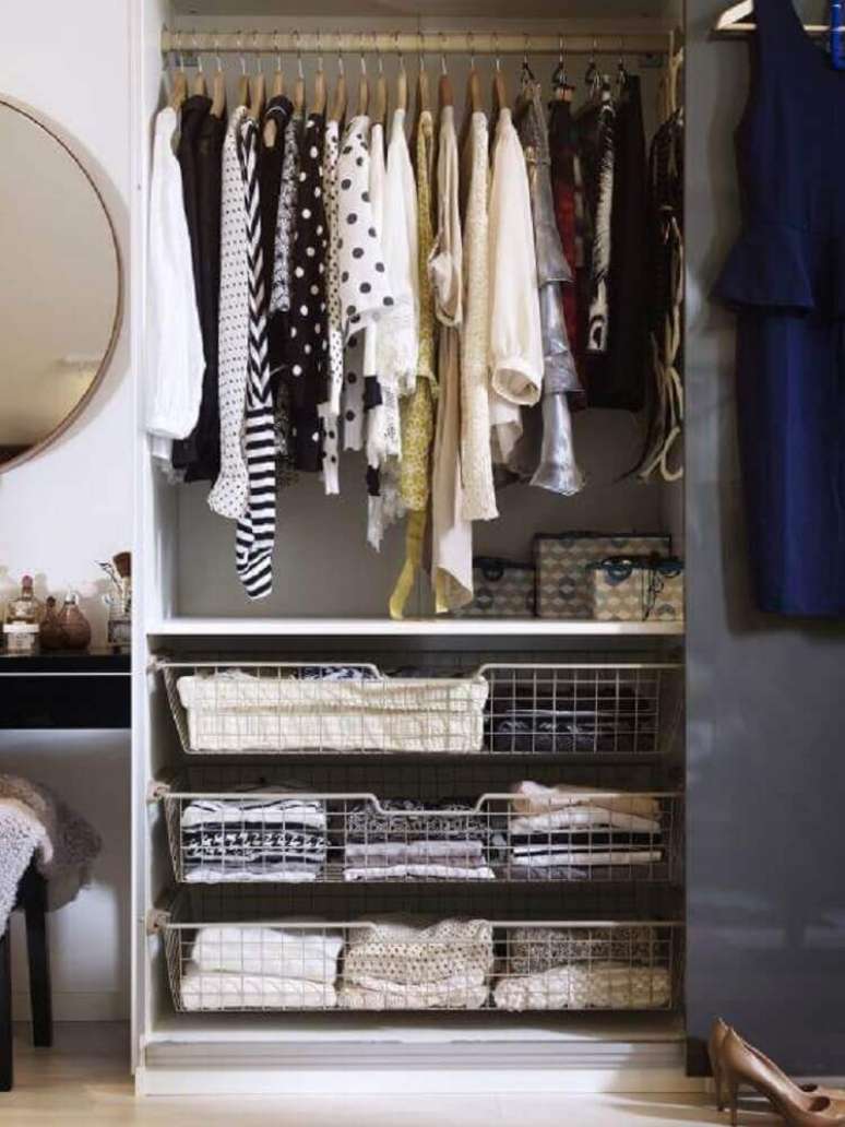 17. Um closet aramado não precisa ser totalmente feito com essa técnica – Foto: Design Mag