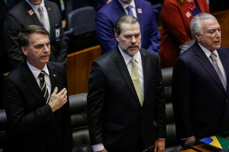 Presidente eleito, Jair Bolsonaro, o presidente do STF, ministro Dias Toffoli e o presidente da república, Michel Temer durante sessão especial conjunta do Senado Federal e da Câmara dos Deputados (06/11/2018)