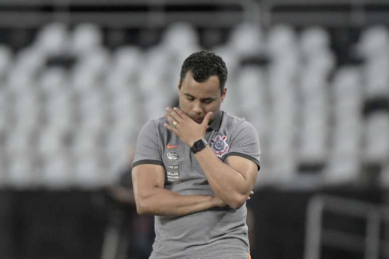 O técnico Jair Ventura sofre pressão pelo mau desempenho do Corinthians