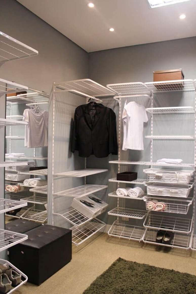 50. Uma das principais vantagens do closet aramado é quanto o seu custo, muito mais barato que um closet de marcenaria – Foto: Pinterest