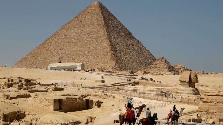 A Grande Pirâmide de Gizé é a mais antiga das sete maravilhas do mundo