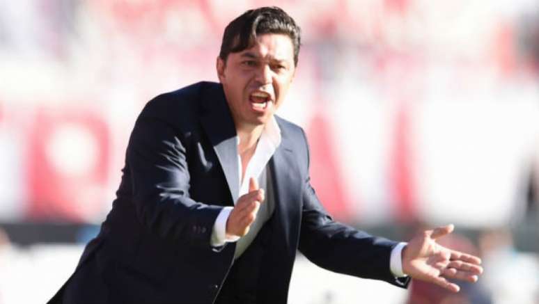 Técnico pegou novo gancho e não pode se comunicar com elenco durante os jogos contra o Boca (Foto: Divulgação)