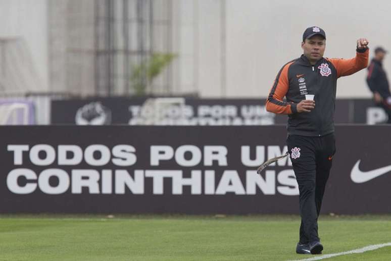 Jair Ventura começou a preparar o Corinthians para o clássico contra o São Paulo (Foto: Daniel Augusto Jr)