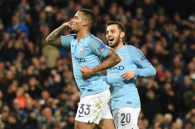 Gabriel Jesus fez 'muitas ligações para a mãe' durante a partida (Foto: AFP)