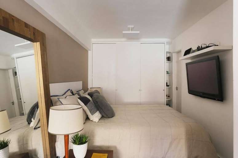 8. O guarda-roupa planejado é uma ótima alternativa para quartos pequenos. Projeto de Casa Arquitetura