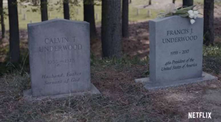 Lápide de Frank Underwood, personagem de Kevin Spacey. Ator foi banido de 'House of Cards' após denúncias de abuso sexual.