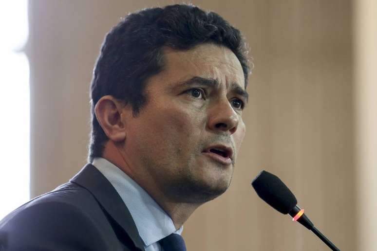 Em menos de 48 horas em sua primeira viagem a Brasília após ser anunciado como futuro ministro, o ainda juiz federal Sérgio Moro imergiu na transição governamental e na política