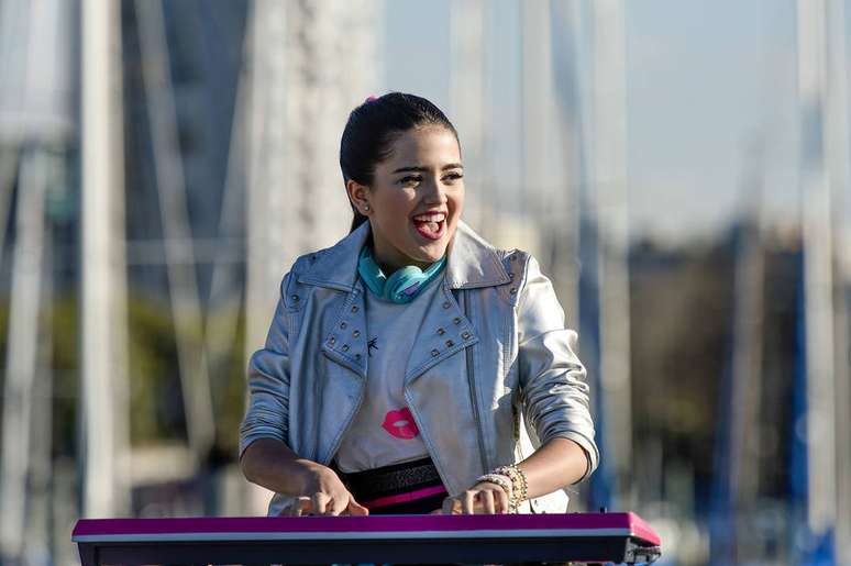 Maia Reficco no papel de Kally, protagonista da s&eacute;rie.