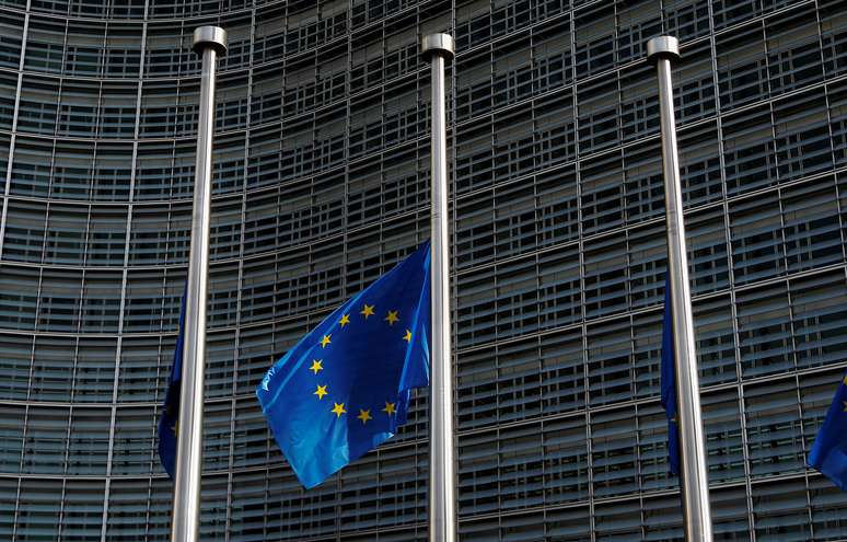 Bandeira da União Europeia do lado de fora da sede da Comissão Europeia em Bruxelas, na Bélgica
14/10/2018
REUTERS/Francois Lenoir